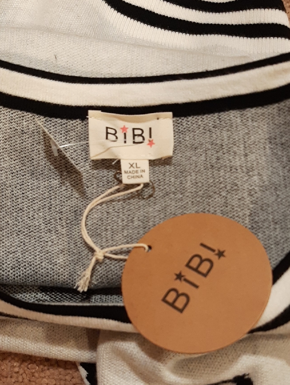 🥀🍋NWT BiBi White and Black Flutter-Sleeved Floral Knit Top (XL)🥀 - Picture 6 of 7